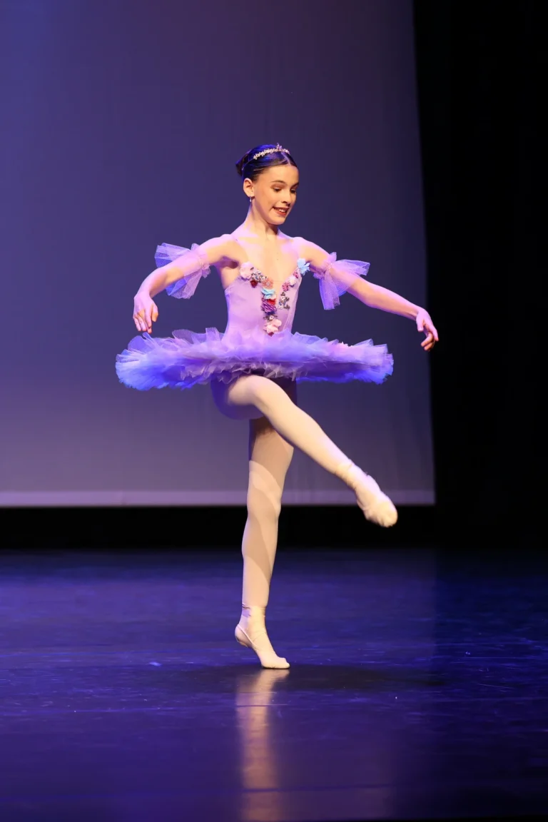 Награди и международни стипендии от International Ballet Competition Belgium — снимка