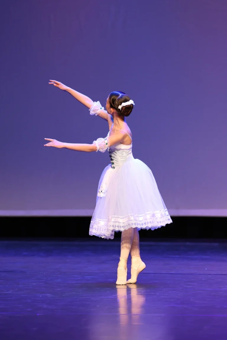 Награди и международни стипендии от International Ballet Competition Belgium — снимка