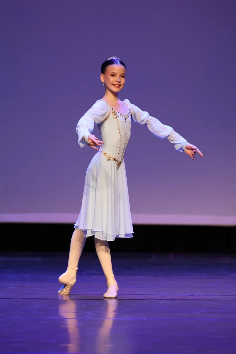 Награди и международни стипендии от International Ballet Competition Belgium — снимка