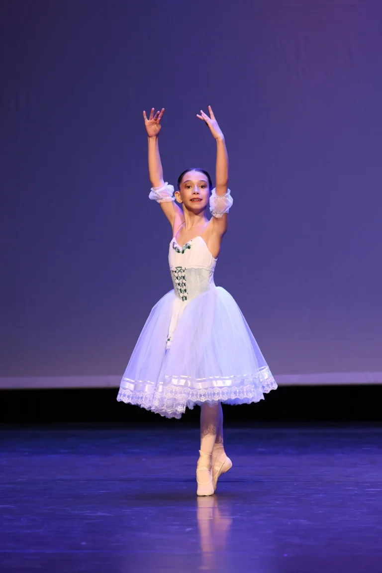 Награди и международни стипендии от International Ballet Competition Belgium — снимка