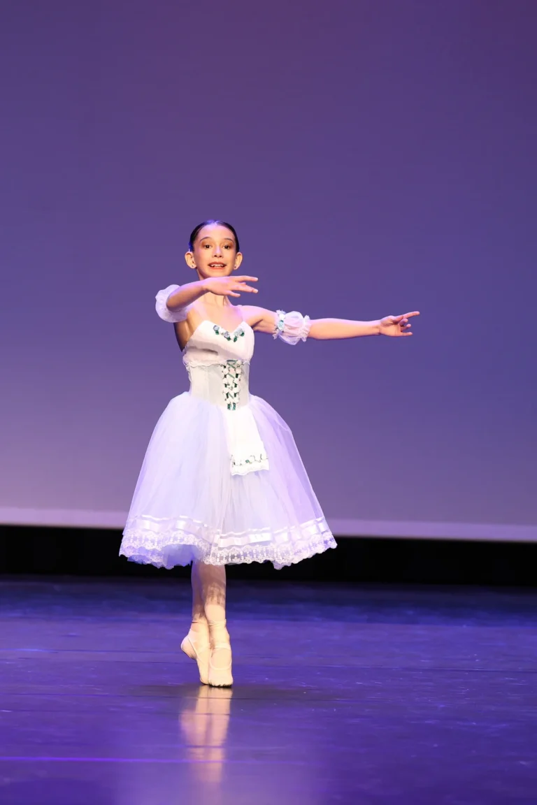 Награди и международни стипендии от International Ballet Competition Belgium — снимка