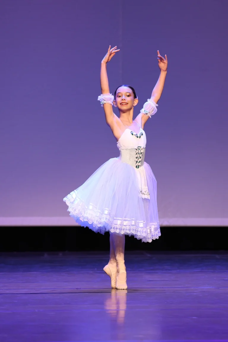Награди и международни стипендии от International Ballet Competition Belgium — снимка
