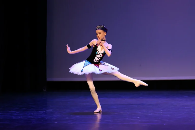 Награди и международни стипендии от International Ballet Competition Belgium — снимка